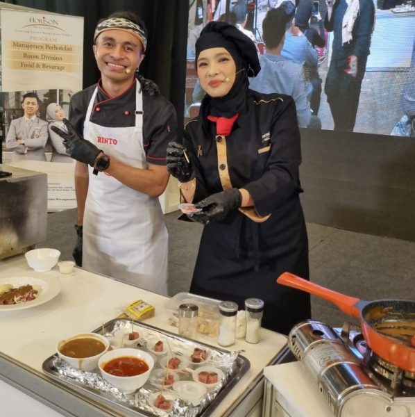 Kiat Selektif Pilih Kuliner Halal Ala Red Koki Diungkap di Halal Fair ...